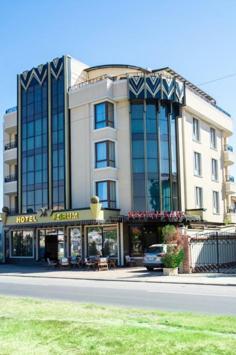 Hotel Forum Pazardzhik Buitenkant foto